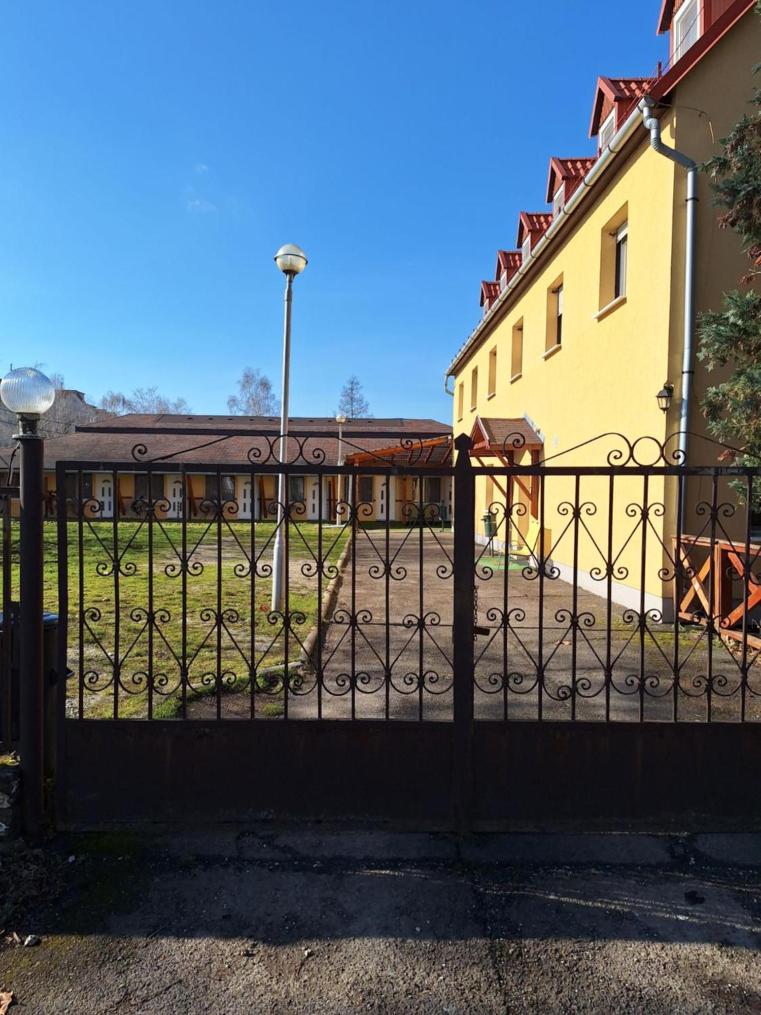 Fenyo Panzio Bed & Breakfast Mezőkövesd Dış mekan fotoğraf