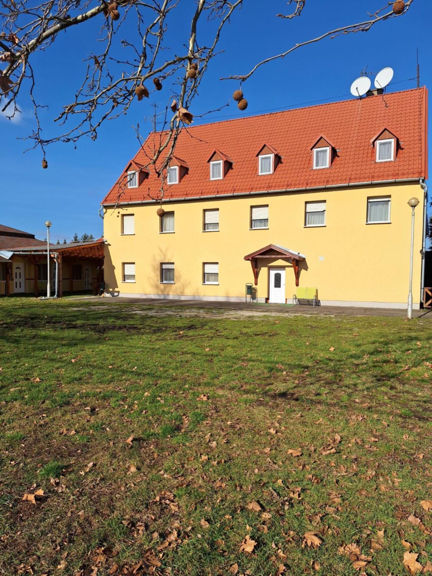 Fenyo Panzio Bed & Breakfast Mezőkövesd Dış mekan fotoğraf